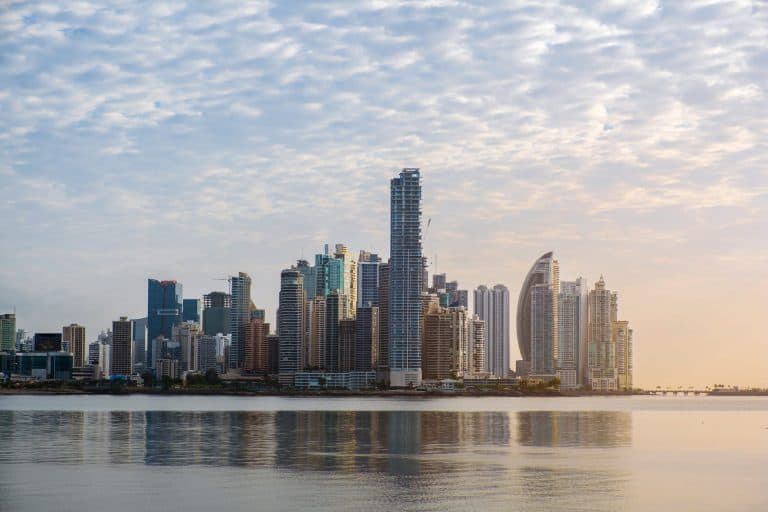 Perspectiva Inmobiliaria de Panamá para 2024: Puntos Calientes y Sectores en Auge